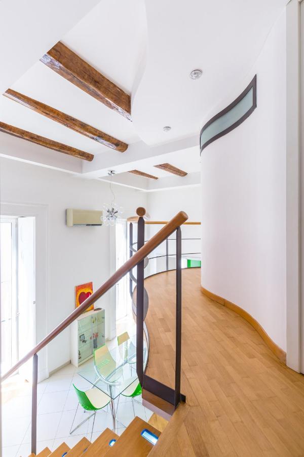 Design & Duplex At National Museum Napoli